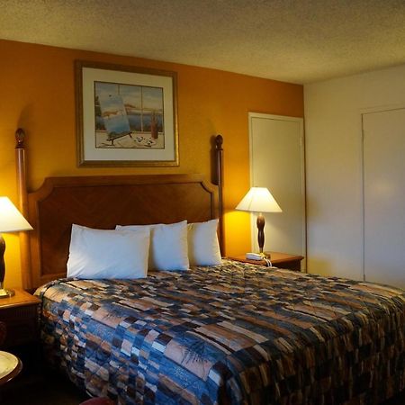 Classic Inn Red Bluff Bagian luar foto