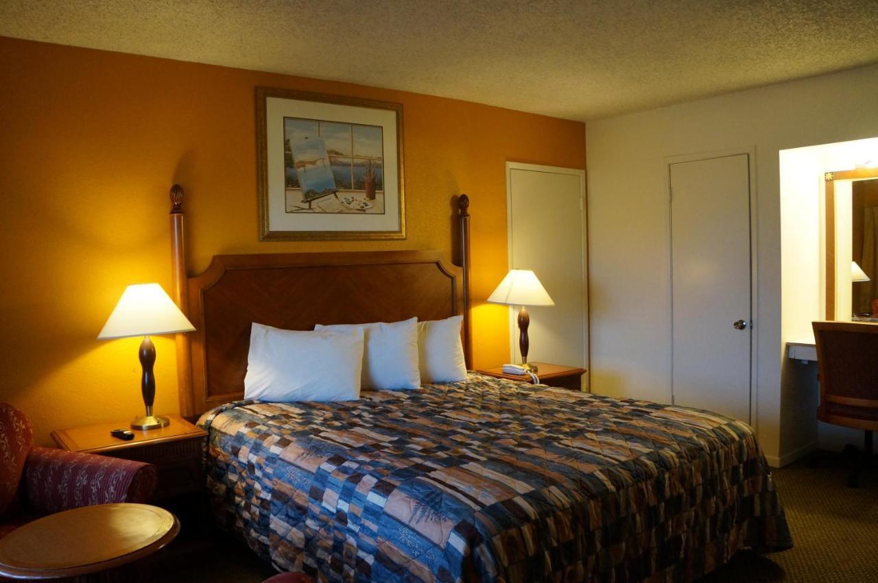 Classic Inn Red Bluff Bagian luar foto